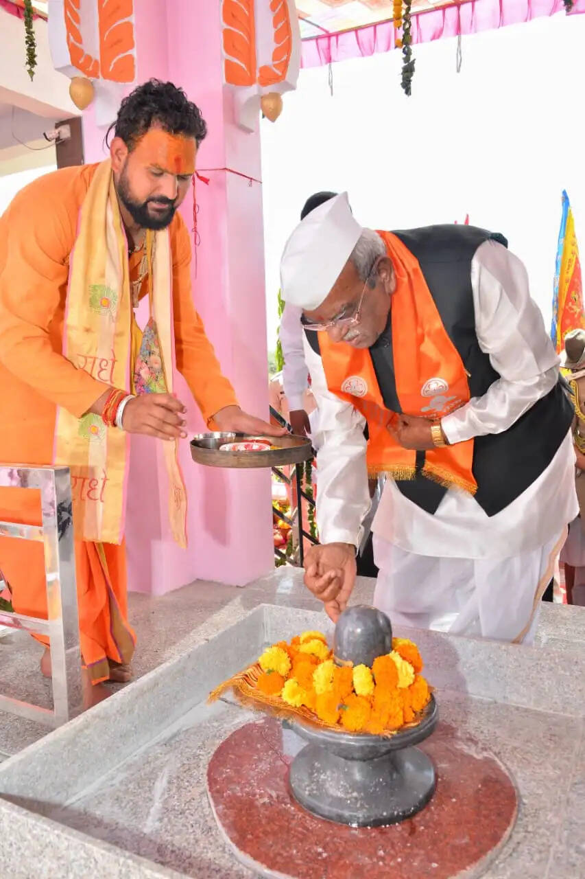राज्यपाल बिजोरावास में शिव मंदिर प्राण प्रतिष्ठा समारोह में हुए शामिल