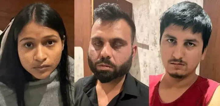 होटल के कमरे में चल रहा था ऑनलाइन जुआ-सट्टा:युवती समेत तीन गिरफ्तार