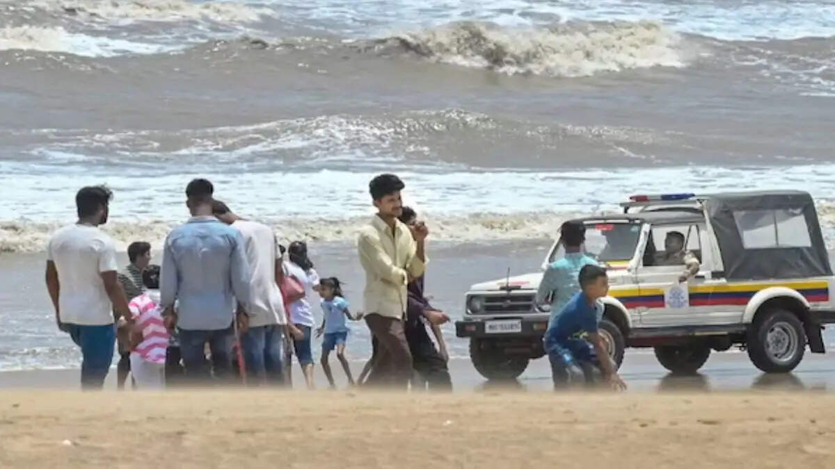 ताजपुर समुद्र में डूबने से डॉक्टर दंपति की मौत