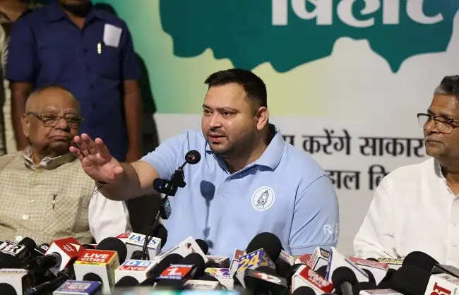 तेजस्वी यादव ने पेट्रोलियम पदार्थों की कीमतों में बढ़ोतरी को लेकर केंद्र और राज्य सरकार को घेरा