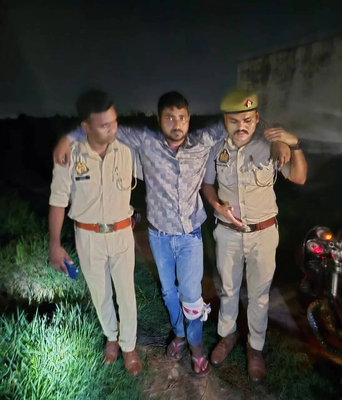 गाजियाबाद: अलग-अलग मुठभेड़ों में छह अपराधी गिरफ्तार, चार पुलिस की गोली से घायल