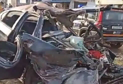 मुरादाबाद सड़क हादसे में चार दोस्तों की माैत, एक गंभीर