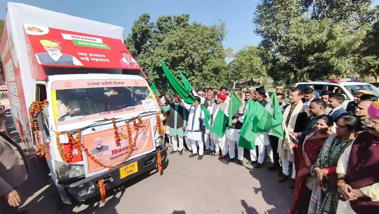 दौसा जिला प्रभारी मंत्री ने विकास रथ एवं सड़क सुरक्षा जागरूकता वाहन रैली को रवाना किया