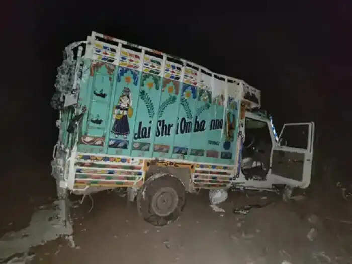 नीमच: तिलस्वा घाट की खाई में अनियंत्रित&nbsp;हाेकर&nbsp;गिरी पिकअप, तीन मजदूरों की मौत