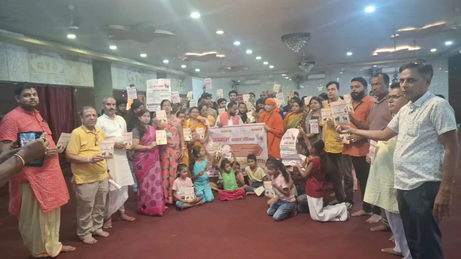 गौ सम्मान आह्वान अभियान की बिहार प्रभारी साध्वी निष्ठा गोपाल पहुंची फारबिसगंज