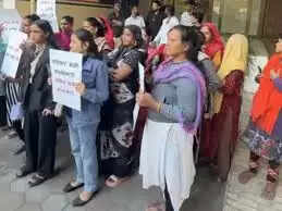 भोपाल शहर यूथ कांग्रेस के नवनियुक्त अध्यक्ष की नियुक्ति पर फिर बवाल, महिलाओं का प्रदर्शन, रेप का आरोपी बताया