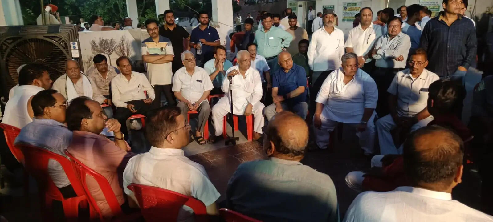 उमड़ा जनसैलाब, अम्बरीष श्रीवास्तव को नम आंखों से दी गई अंतिम विदाई