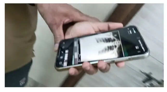 रीवा सुपर स्पेशलिटी अस्पताल में एक्स-रे फिल्म खत्म, मोबाइल फोटो से चल रहा काम