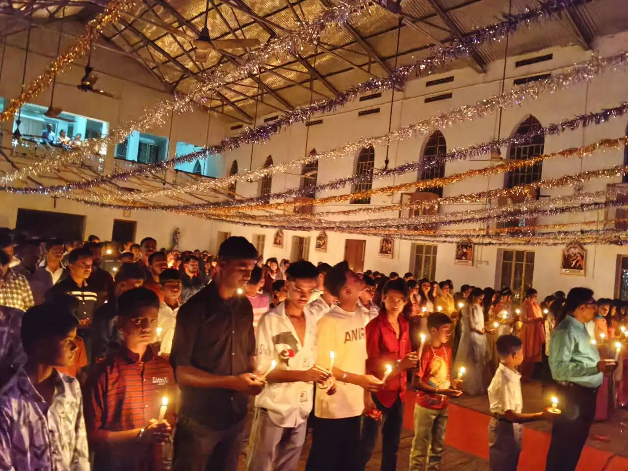 लतौना कैथोलिक चर्च में श्रद्धा और उल्लास के साथ मनाया गया ईस्टर पर्व