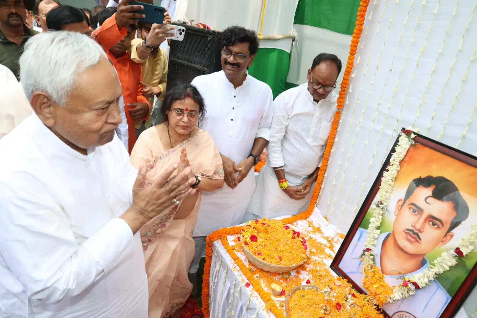 ‘अमर शहीद’’ रामफल मंडल जी के शहादत दिवस समारोह में नीतीश कुमार ने श्रद्धांजलि अर्पित की