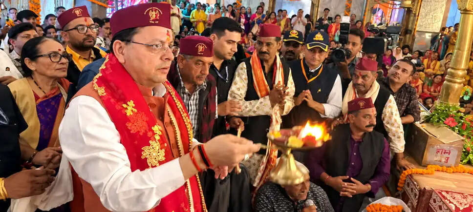 नंदा देवी महोत्सव में पहुंचे मुख्यमंत्री धामी ने की मां नंदा-सुनंदा की पूजा-अर्चना