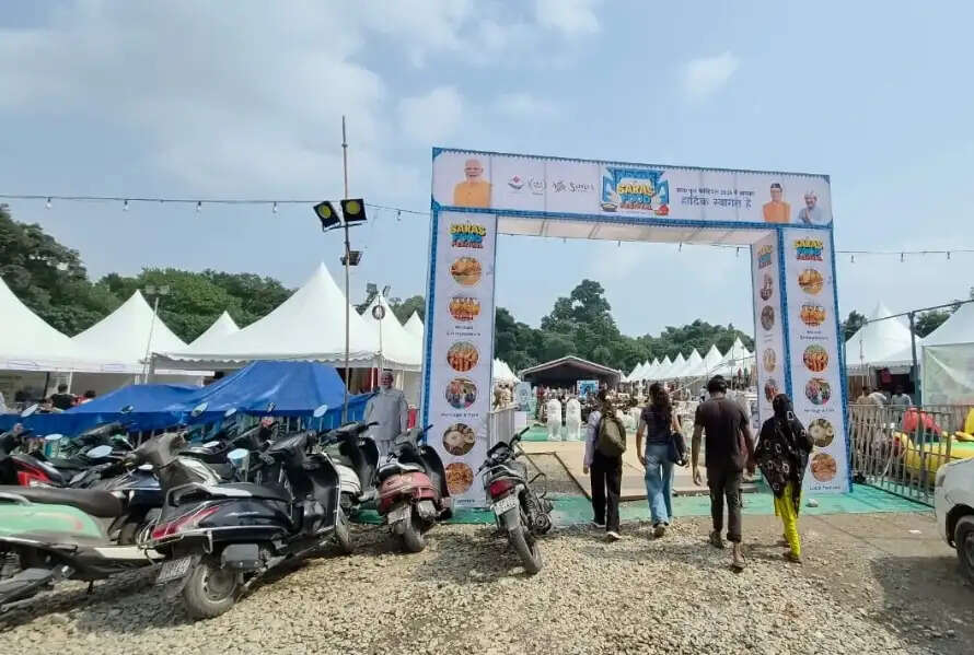 सरस फूड फेस्टिवल: स्वयं सहायता समूहों की महिलाओं ने किया एक करोड़ से अधिक का कारोबार