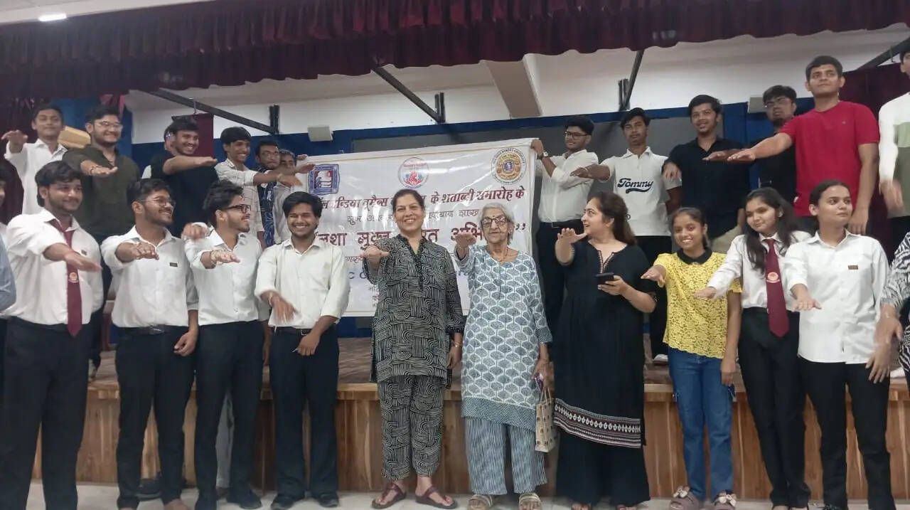 ऑल इंडिया वूमैन कांफ्रेंस मुरादाबाद ने युवाओं को नशे से दूर रहने की शपथ दिलाई