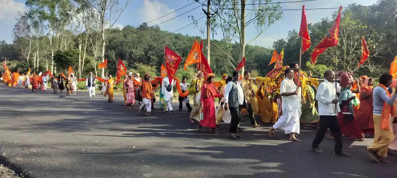 अनूपपुर: सात दिवसीय पंचकोशी मेंकल धाम परिक्रमा नर्मदा उद्गम स्थल से पूजन-अर्चन के साथ प्रारंभ