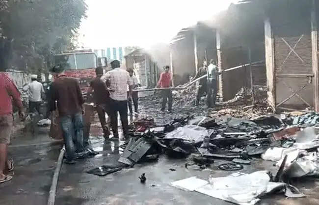 रेवाड़ी की मोबाइल कंपनी में लगी भीषण आग