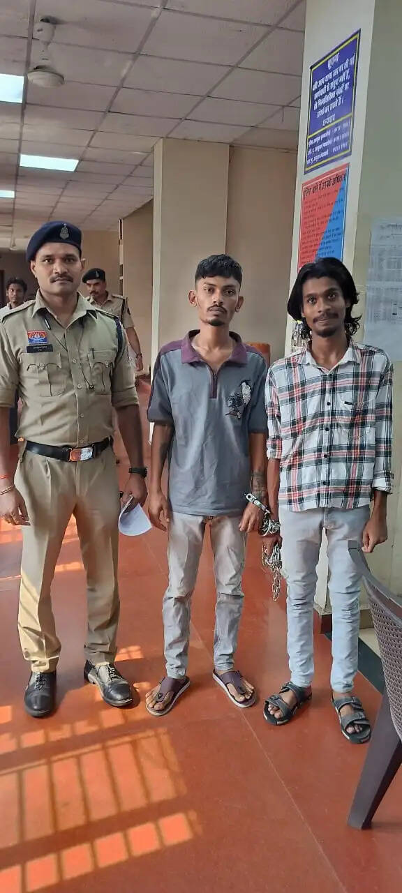 रायपुर : पुरानी रंजिश में युवक पर चाकू से हमला, दो आरोपित गिरफ्तार, एक नाबालिग अभिरक्षा में