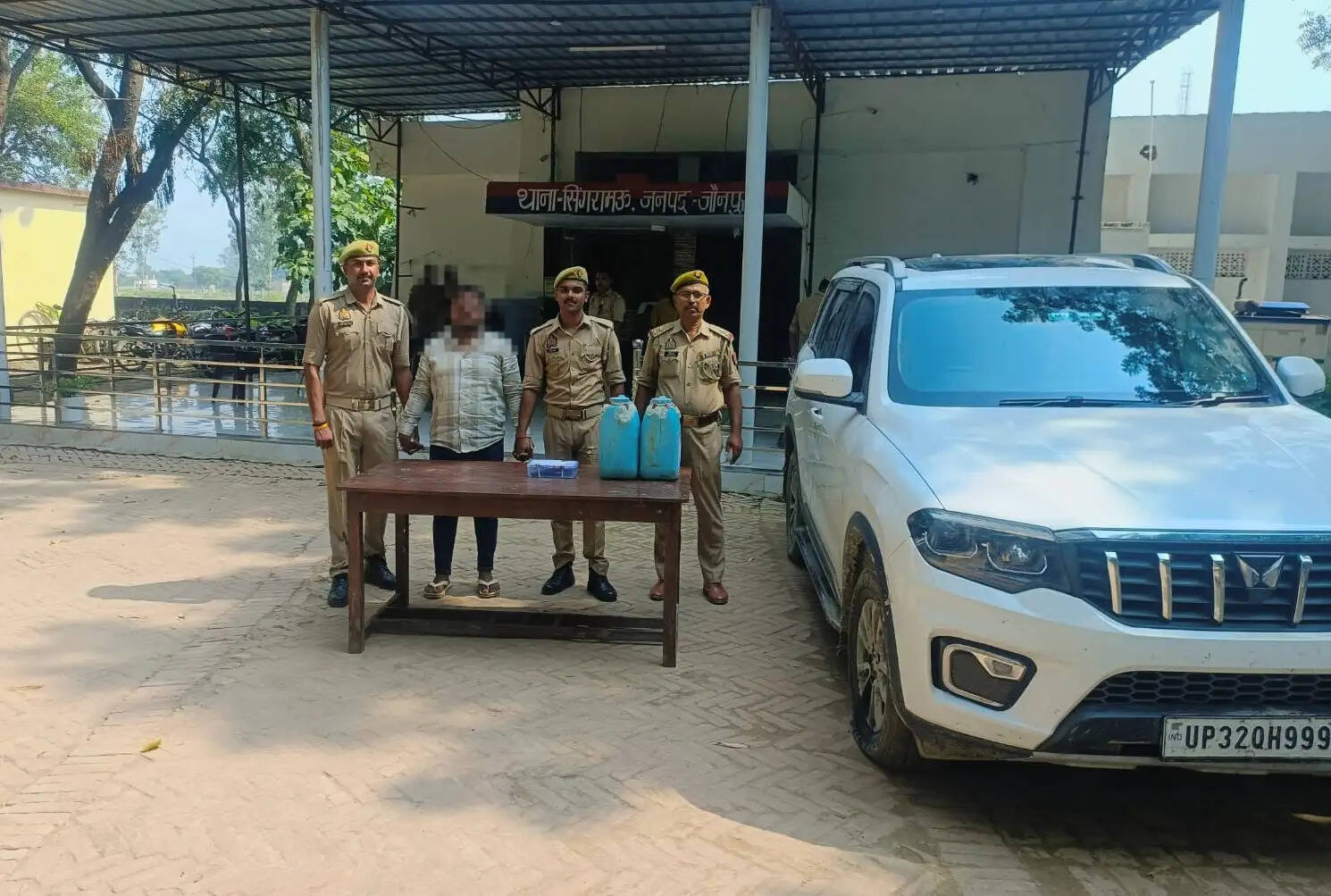 जौनपुर में ट्रकों से डीजल चोरी वाला युवक गिरफ्तार, तमंचा व स्कार्पियो भी बरामद