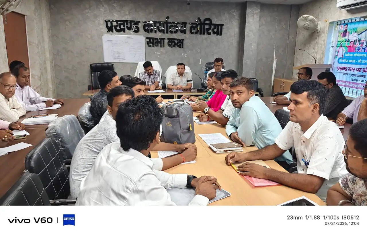 पीएम आवास में तेजी, मजदूरी भुगतान और वृक्षारोपण पर जोर