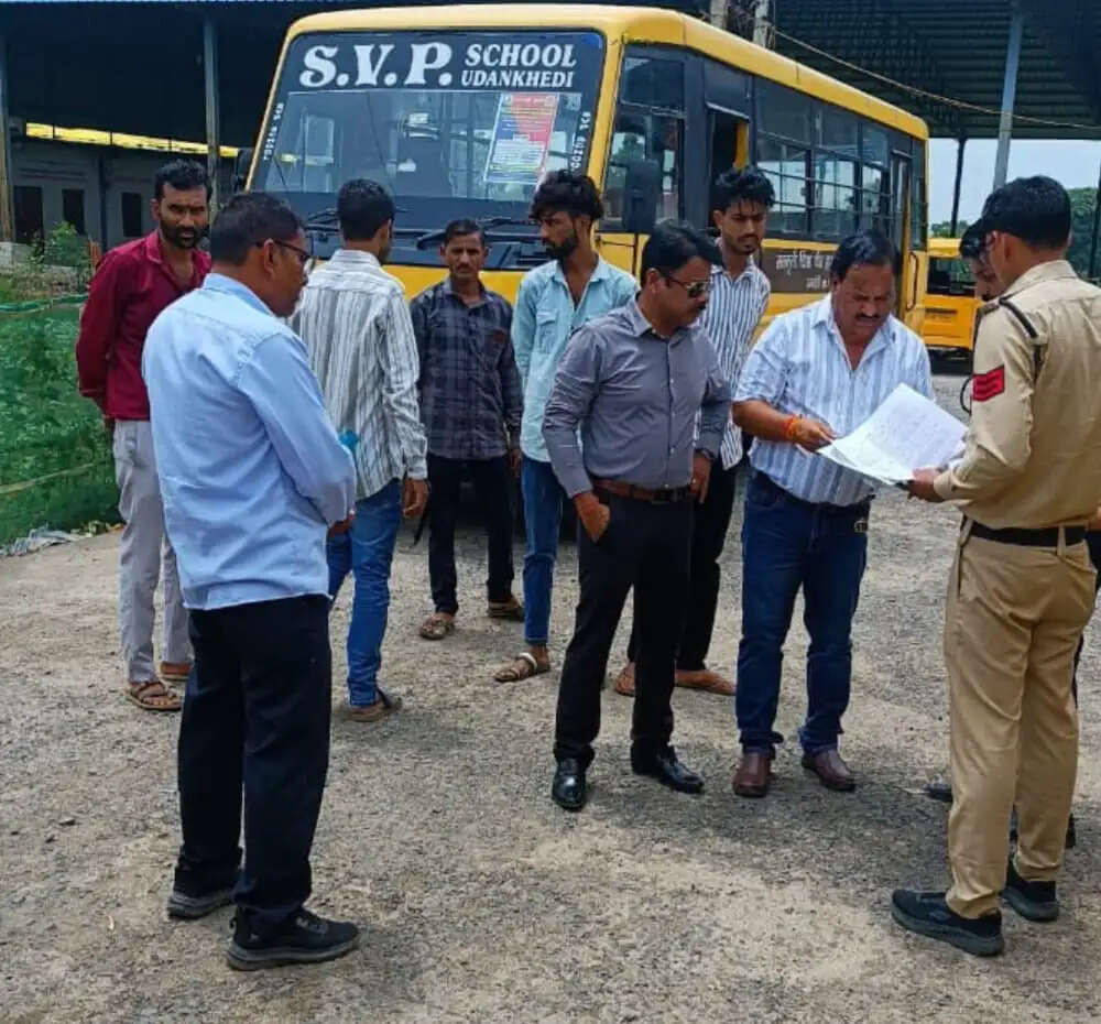 राजगढ़ः बिना परमिट चल रही बस सहित तीन वाहन जब्त, 11 हजार का जुर्माना