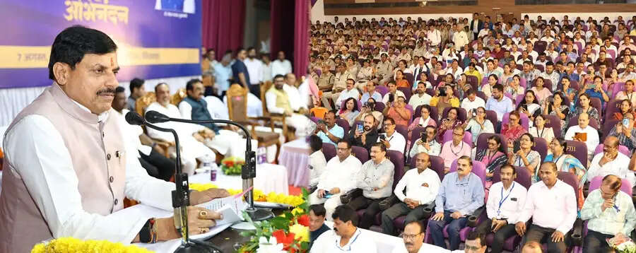अब प्रत्येक शुक्रवार को दौरे पर रहेंगे अधिकारी : मुख्यमंत्री डॉ. यादव
