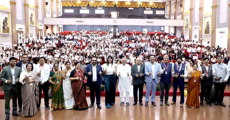 शिक्षा श्रेष्ठ नागरिक निर्माण का सबसे प्रभावी उपक्रम : मंत्री परमार