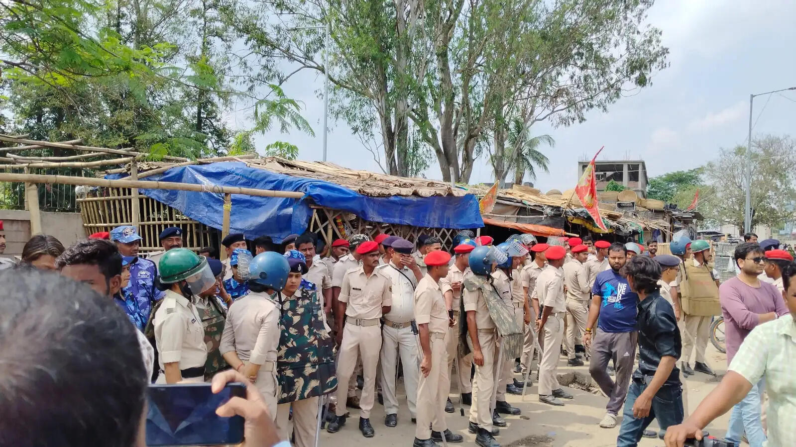 (लीड) बिहार के फारबिसगंज में पार्किंग विवाद में डबल मर्डर,सड़क जाम और आगजनी कर प्रदर्शन,डॉक्टर गए हड़ताल पर