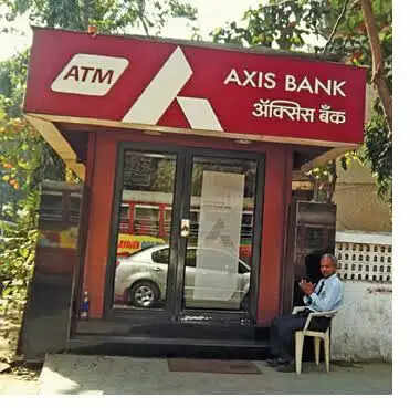 हैदराबाद में गैस कटर से एटीएम काटकर 32 लाख रुपये की चोरी