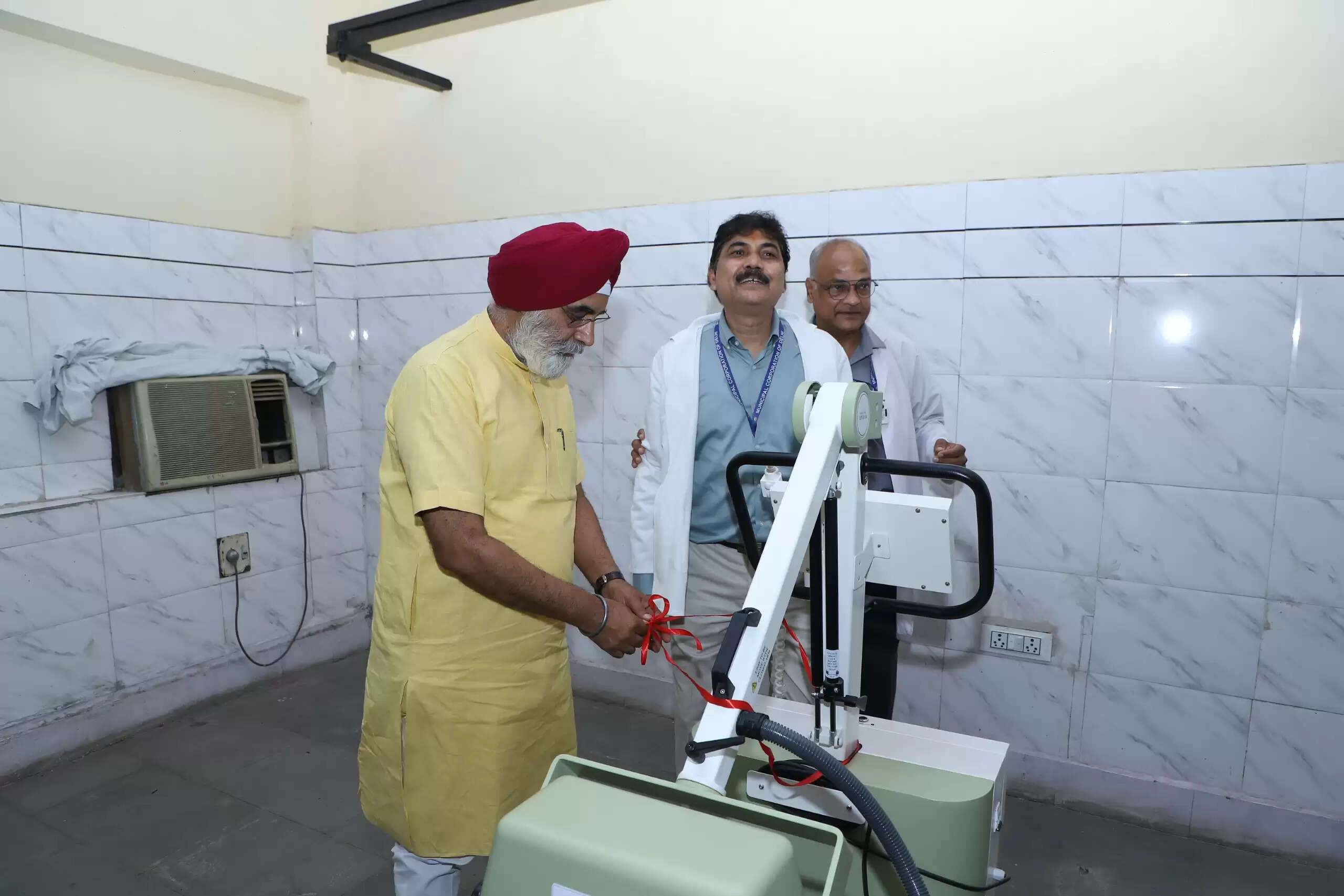 दिल्ली के महापौर ने स्वामी दयानन्द अस्पताल में उन्नत तकनीक मशीनों का किया उद्घाटन