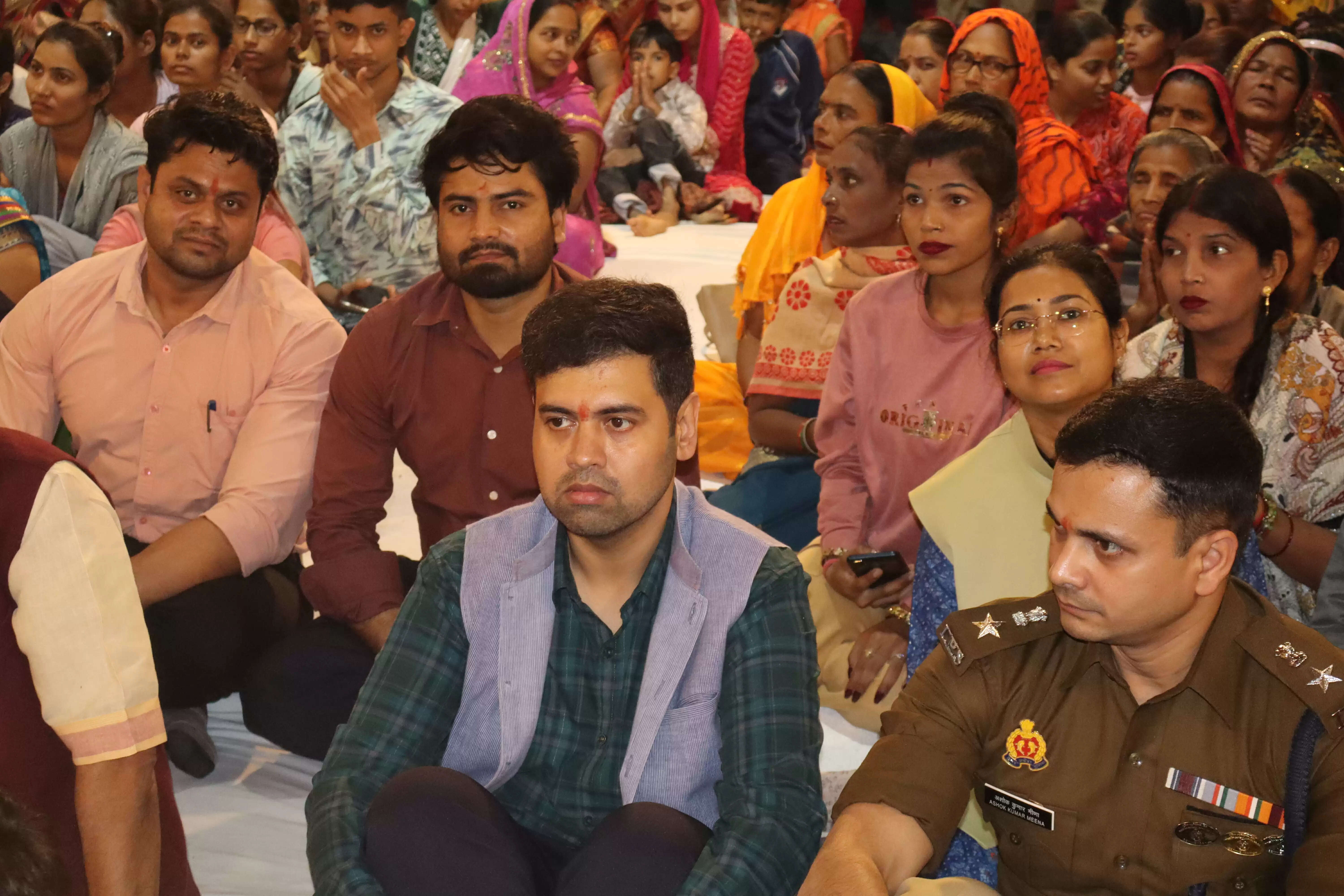 बेरिया घाट पर गंगा आरती में शामिल हुए डीएम और विधायक