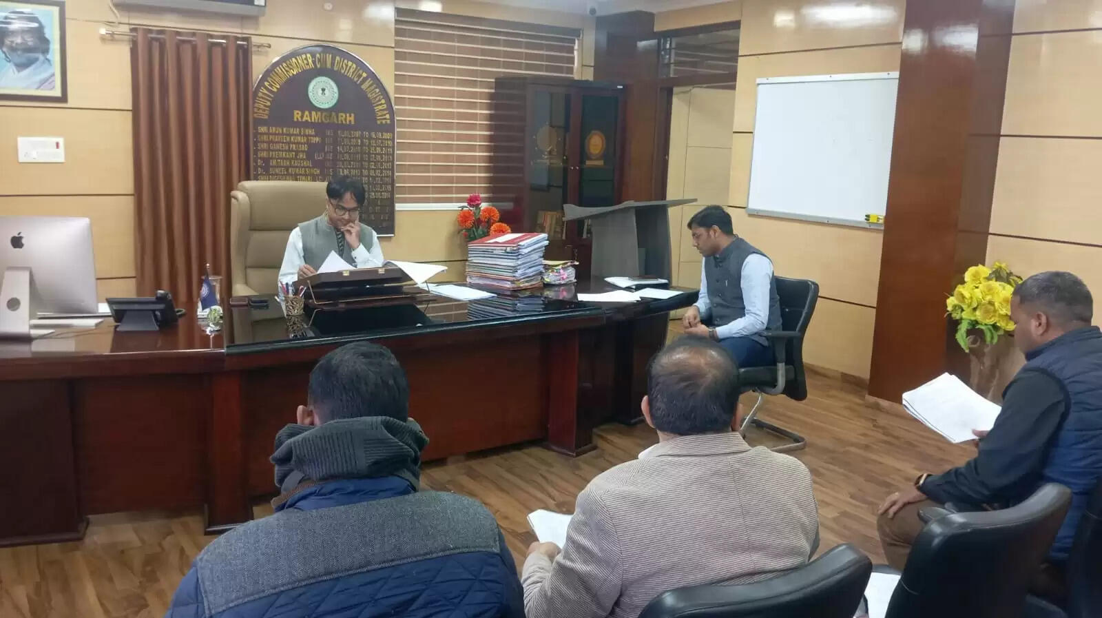 डीसी ने की समीक्षा बैठक, दिये कई निर्देश