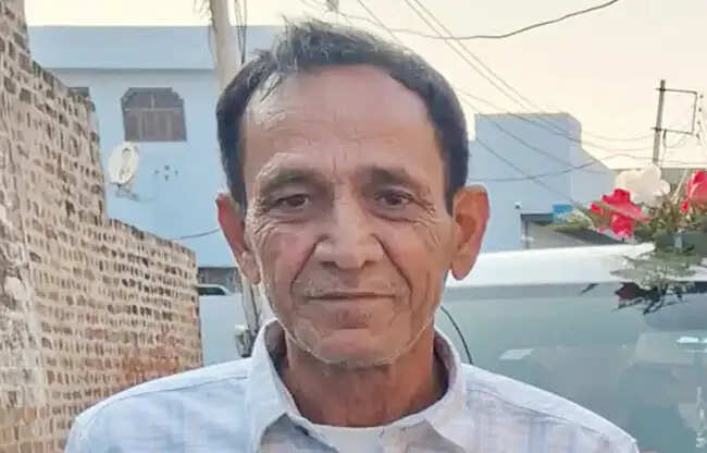 सोनीपत: सड़क बीच खड़ी ट्रैक्टर-ट्रॉली से टकराई बाइक, व्यक्ति की मौत