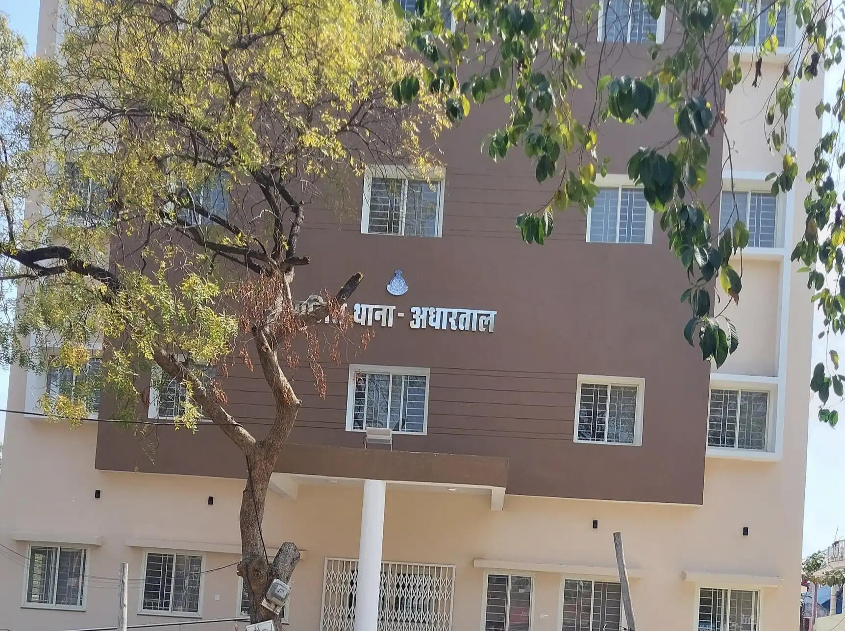 जबलपुर: दूध लेने निकले युवक को घेरा, रुपये नहीं देने पर चाकुओं से हमला