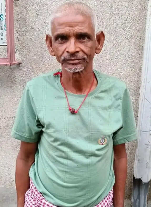 पिता जीवित, मृत दिखाकर बेटियों ने बेच दी जमीन