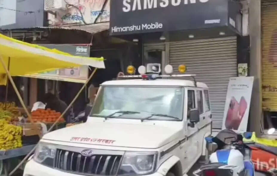 कन्नौज: मोबाइल दुकान पर जीएसटी की छापा