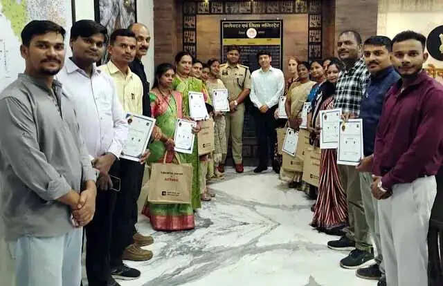 बस्तर के 12 शिक्षकों को उत्कृष्ट शिक्षण के लिए किया गया सम्मानित