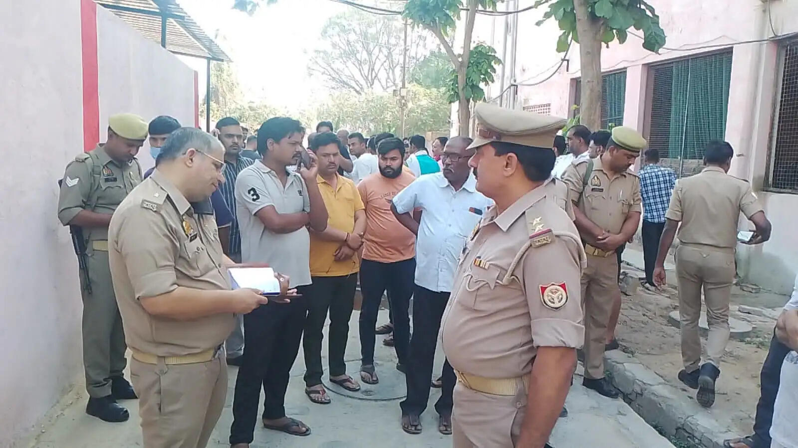 सरेराह अधिवक्ता की गोली मारकर हत्या