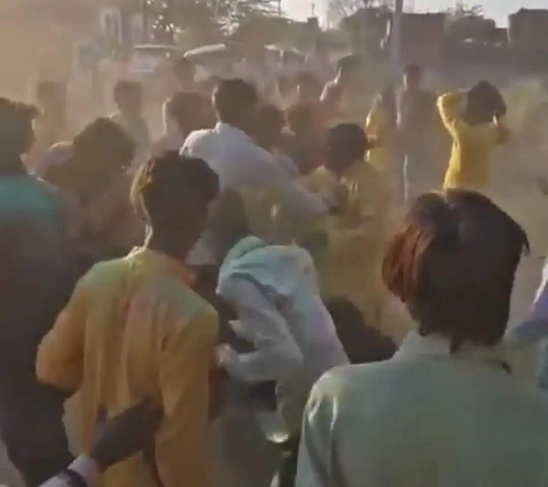 विसर्जन के दौरान चले तलवार और फरसे, जमकर मारपीट, रिपोर्ट दर्ज