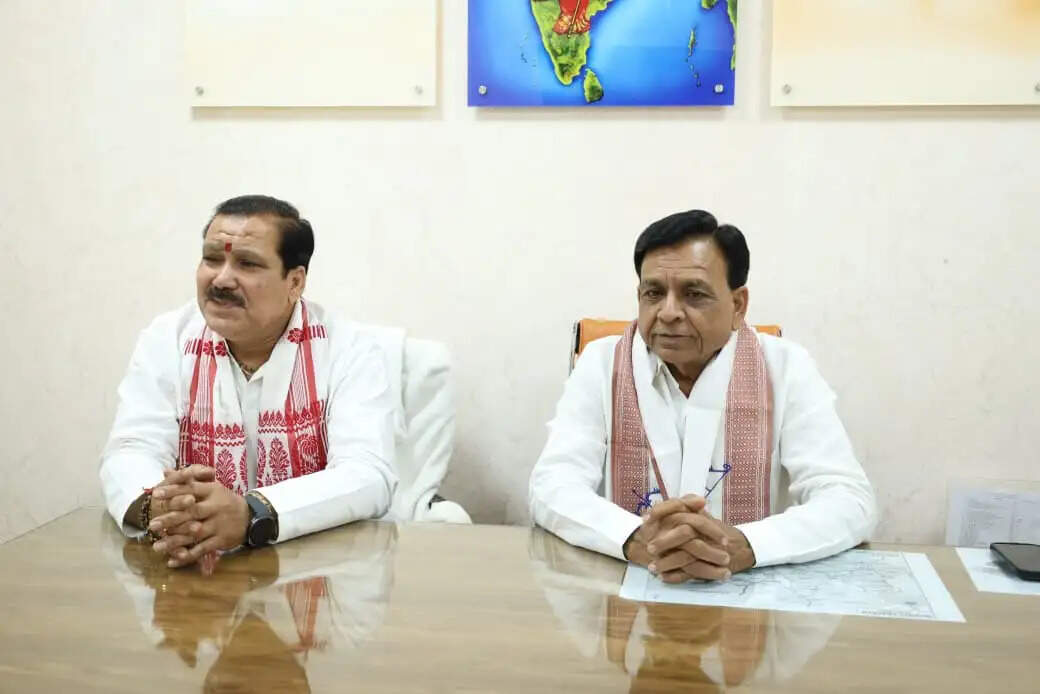 उप मुख्यमंत्री देवड़ा और मंत्री टेटवाल ने कार्यकर्ताओं से किया संवाद, जनसमस्याओं के त्वरित समाधान के निर्देश