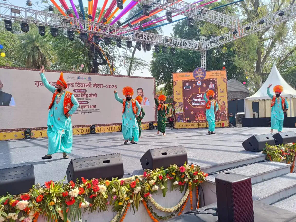 फरीदाबाद : दिवाली मेले की मुख्य चौपाल पर पंजाबी और हरियाणवी गीतों की धूम
