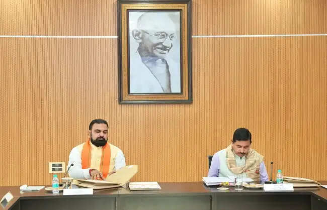 सम्राट चौधरी का निर्देश, एक करोड़ नए राशन कार्ड का लक्ष्य जल्द पूरा करें