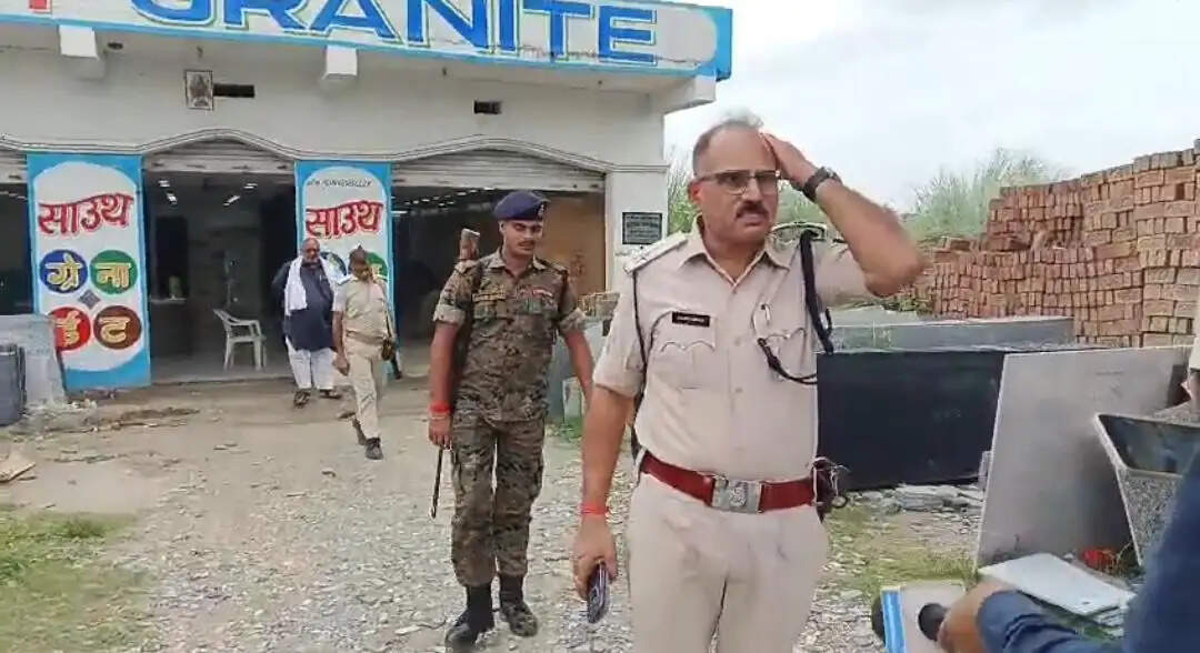 मुजफ्फरपुर के दादर पुल के पास महिला जेई से सोने की चेन छीनी