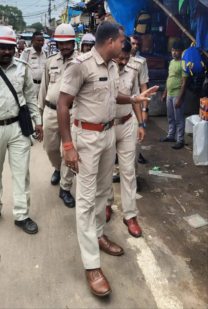 खड़गपुर में यातायात सुधार को अवैध पार्किंग पर चला विशेष अभियान