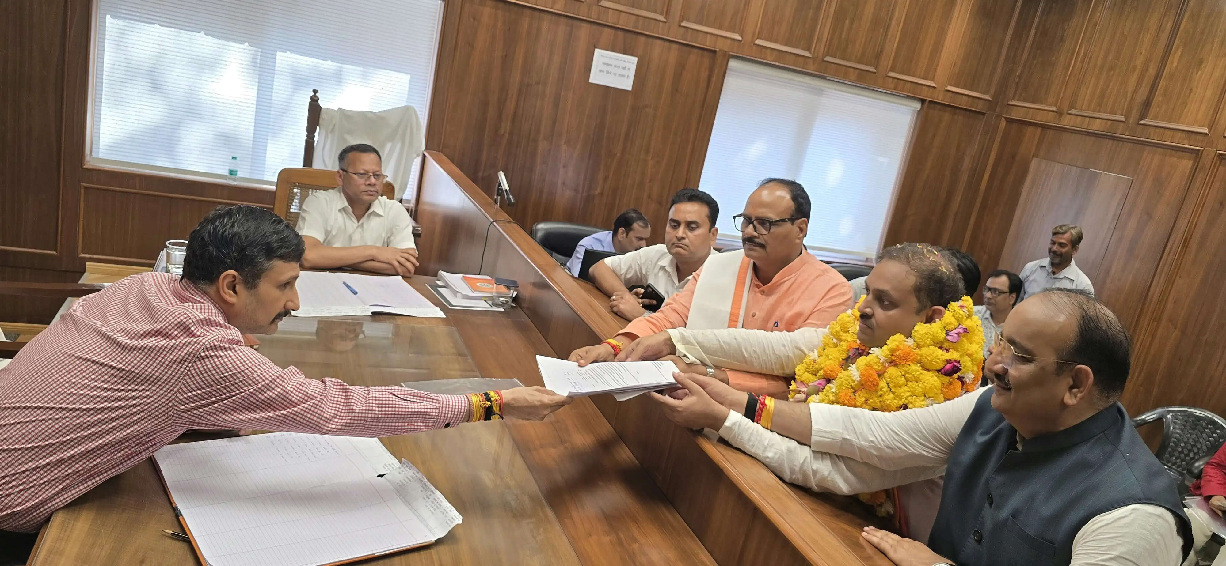एमएलसी चुनाव : लखनऊ खंड स्नातक और शिक्षक निर्वाचन क्षेत्र के लिए भाजपा प्रत्याशियों ने दाखिल किया नामांकन