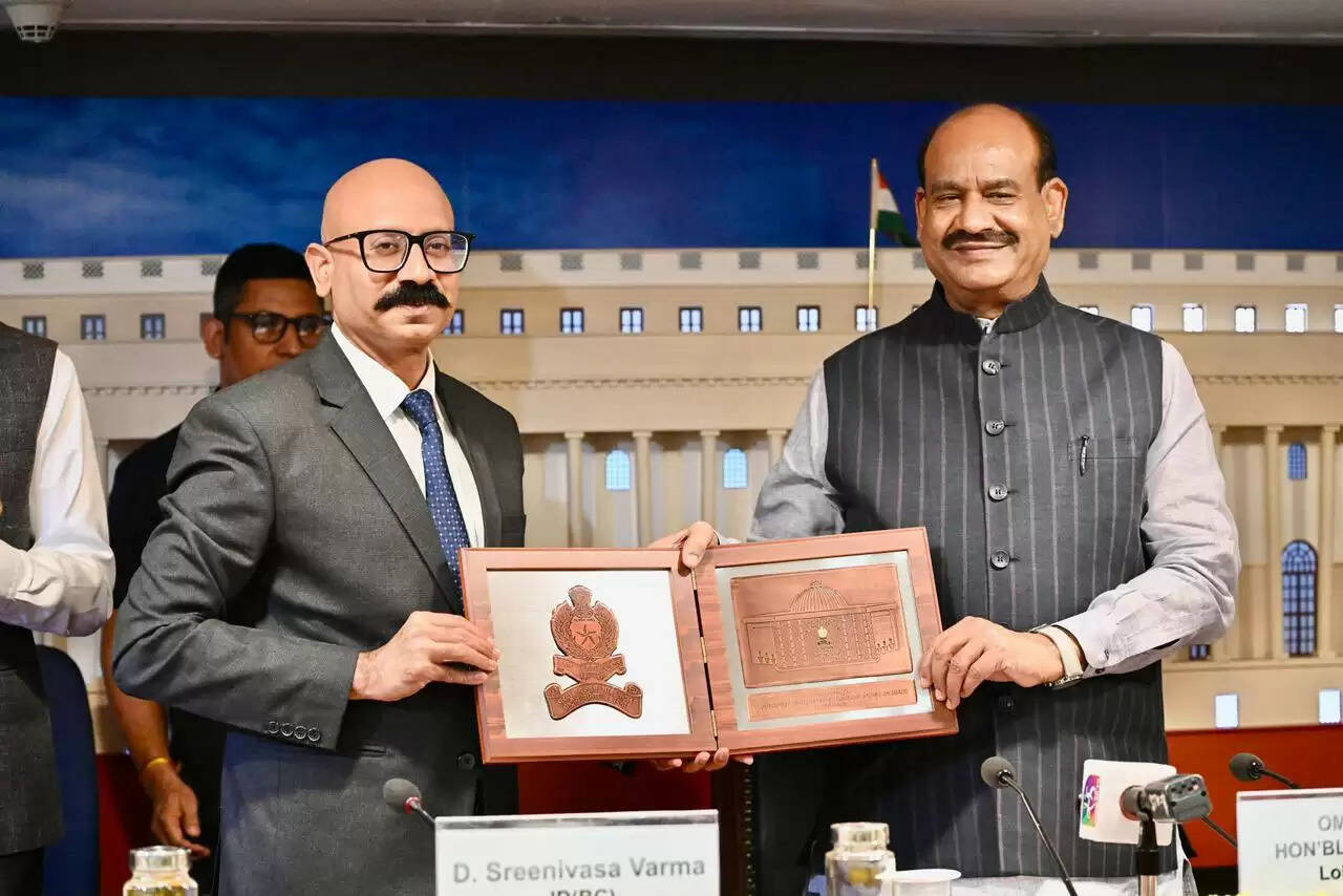 लोकसभा अध्यक्ष ने युवा आईपीएस अधिकारियों को सेवा और समर्पण का मंत्र दिया