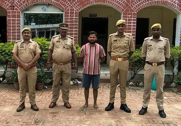 हत्या के मामले में फरार 25 हजार का इनामी गिरफ्तार