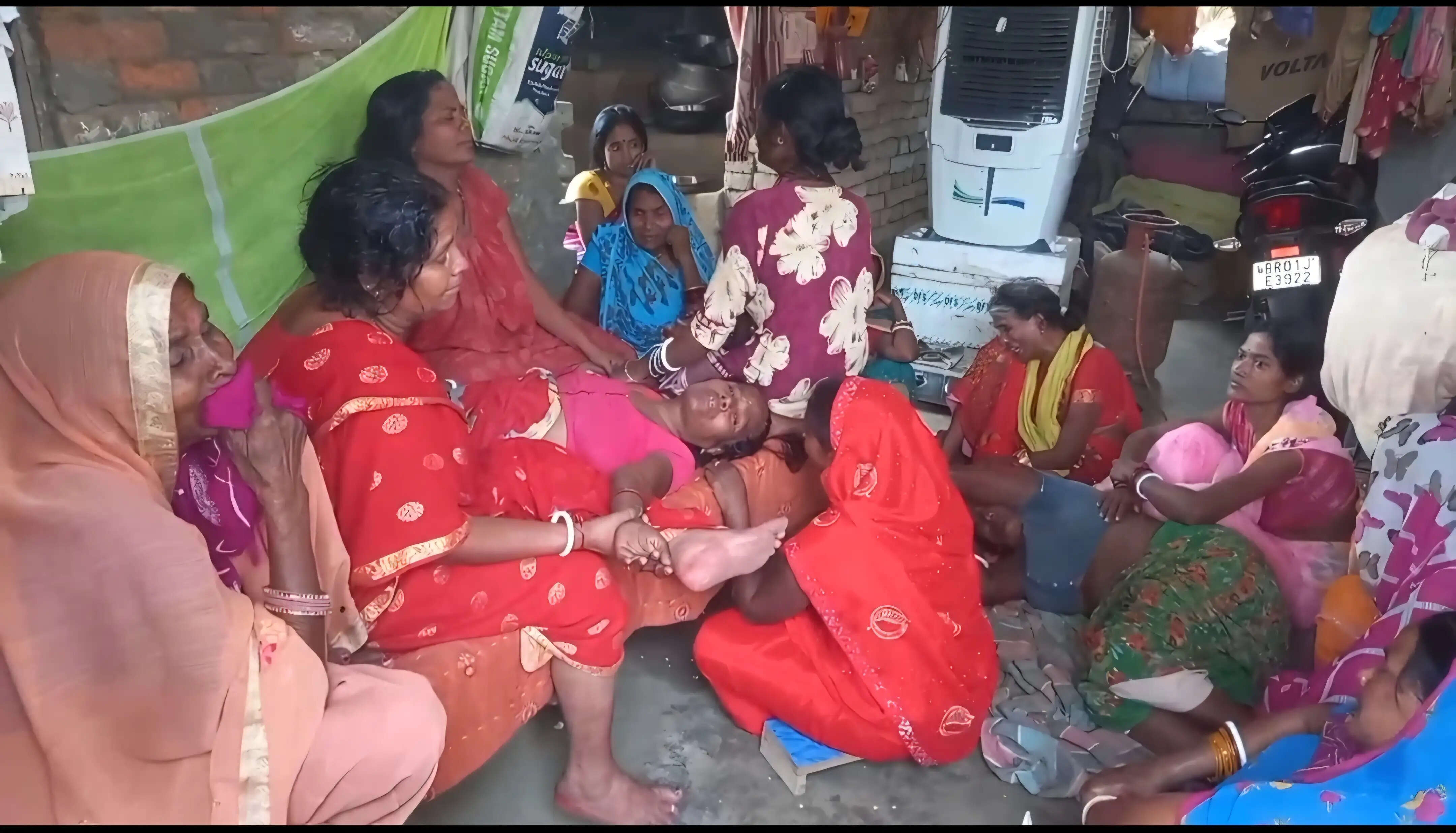 लीची के पेड़ से लटका मिला युवक का शव