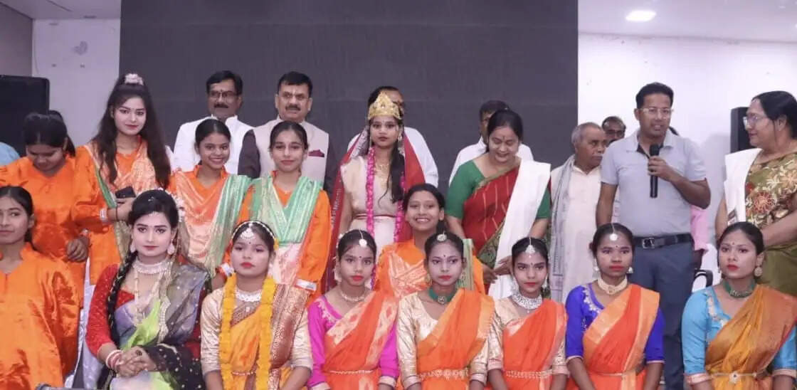 सरकार के 09 वर्ष पूर्ण होने पर प्रदर्शनी व सांस्कृतिक कार्यक्रम, उपलब्धियों का किया गया प्रदर्शन