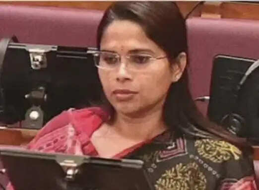 विधायक पूजा पाल से हुई साइबर ठगी मामले की जांच शुरु, साइबर सेल और साइबर अपराध शाखा की टीमें कर रहीं पड़ताल