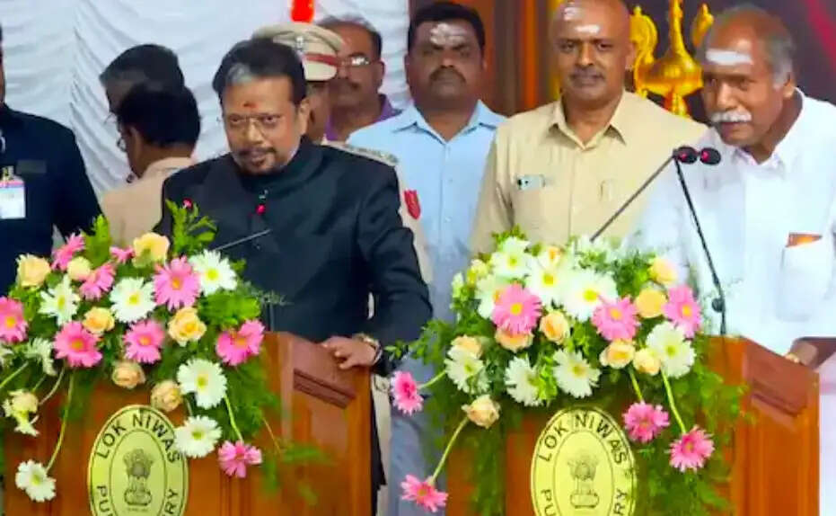 पुडुचेरी के मुख्यमंत्री के रूप में &nbsp;ऐन्. रंगासामीने आज शपथ ग्रहण की।