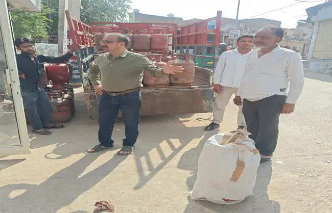 नारनौल में प्रशासन का दावा, एलपीजी की निर्बाध आपूर्ति जारी